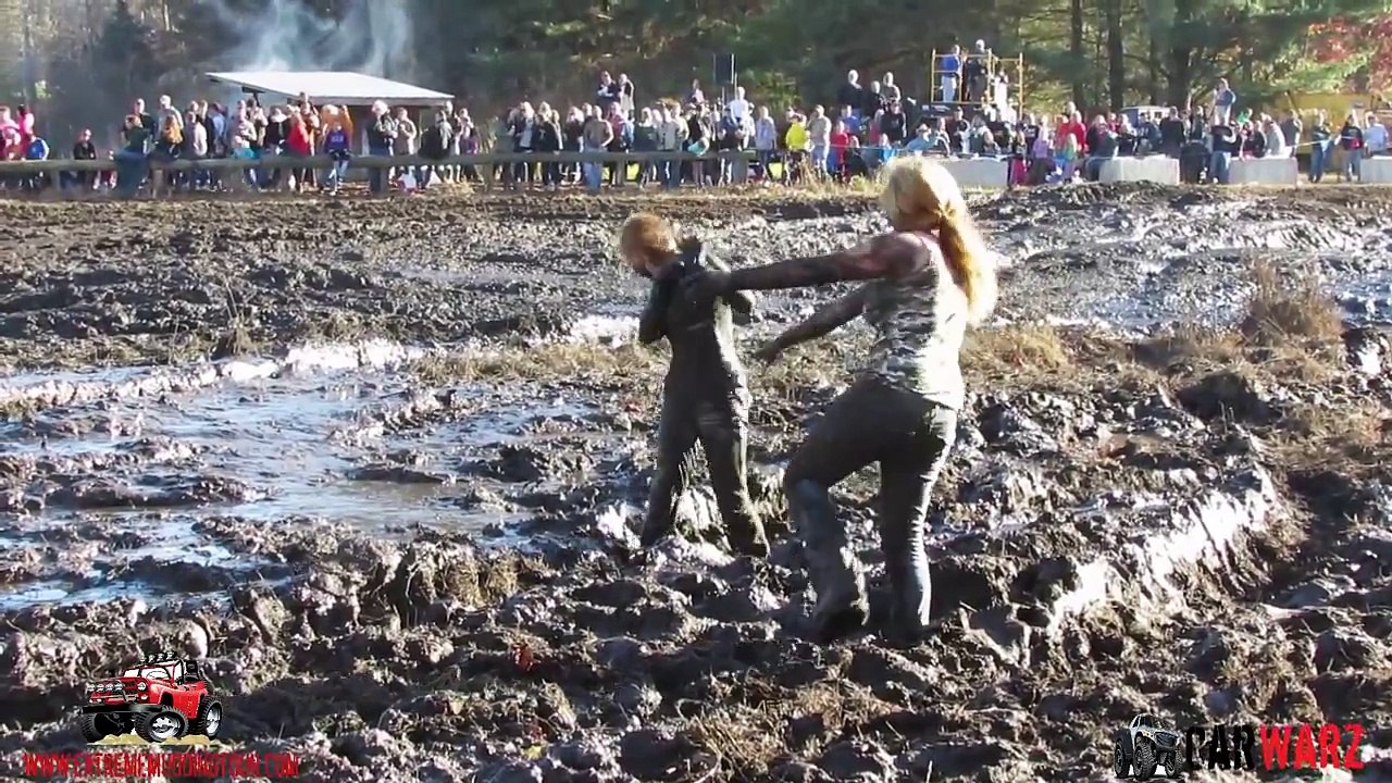 2 Girls Mud Wrestling At 84th St Mud Bog