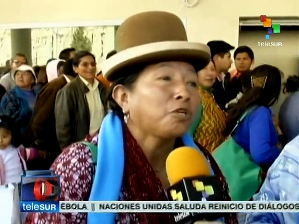 Bolivianos saludan inauguración de tercera líne...
