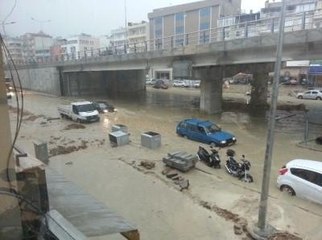 Kuşadası'nda Yollar Göle Döndü