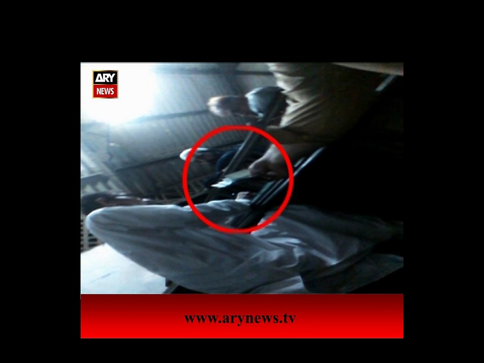 Pakistan Railway Officials "Makes a Deal" With Sar-e-Aam Team - Clip 7