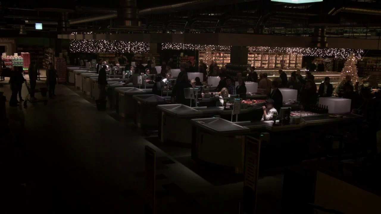 Un supermarché joue Vive le vent aux caisses