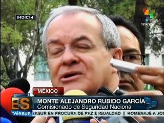 Se reúnen padres de normalistas con Comisionado Nacional de Seguridad