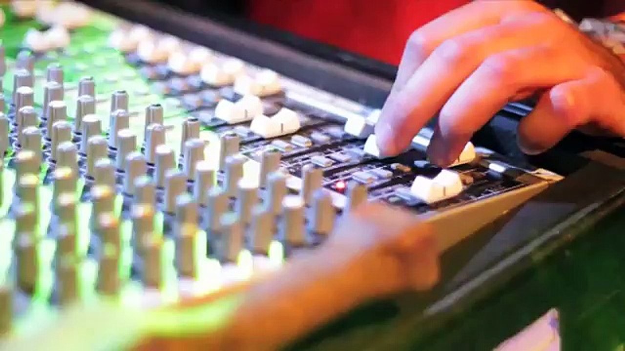 Specialist Moss ft. Mr Williamz - Dubby Dubby