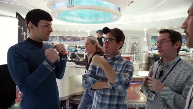 STAR TREK INTO DARKNESS Dvd & Blu-Ray Bonus _Cumberbatch's on fire !_