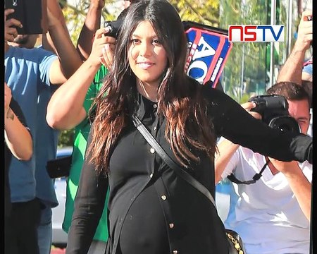 Kourtney Kardashian strips nude!