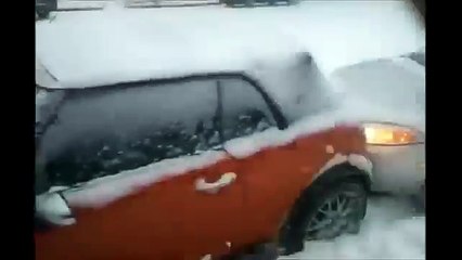 Dunya News - Cars slip, slide and spin On Icy Street