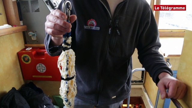 Température de la Manche. Un pêcheur prend des mesures