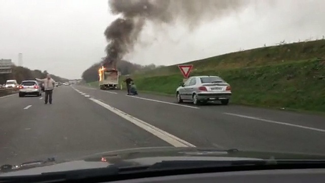Rennes feu de camion rocade