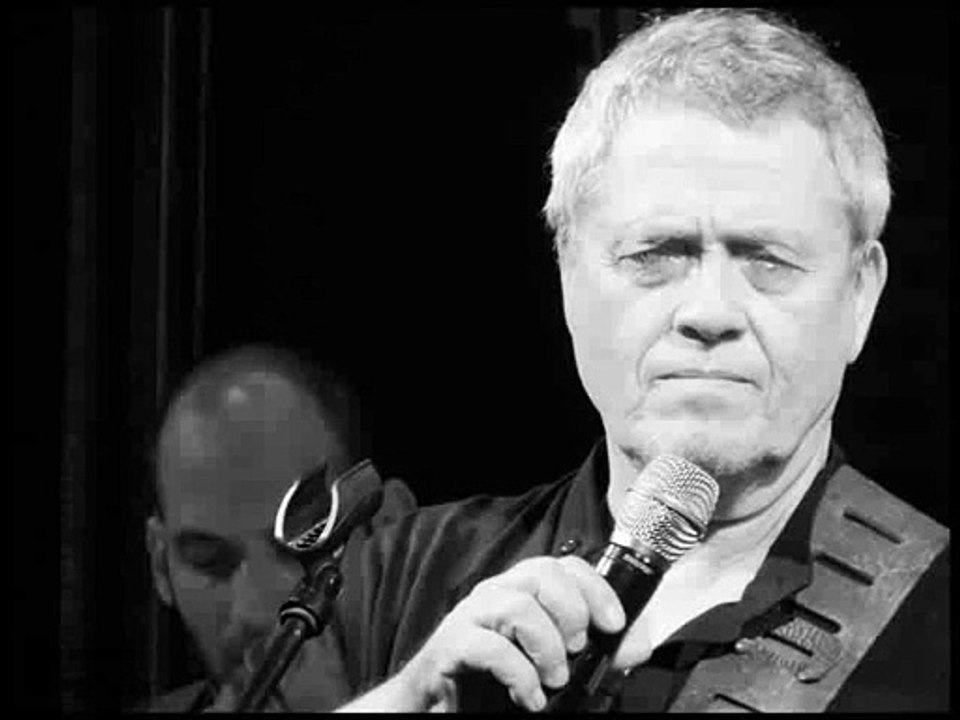 שלמה ארצי - היא לא יודעת מה עובר עליי קריוקי