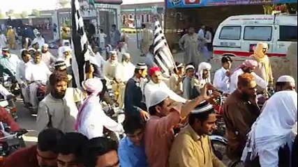 Download Video: آج شہر شکارپور کی طرف سے شھید_ سندھ حضرت علامہ ڈاکٹر خالد محمود سومرو کو بے دردانہ قتل کے خلاف پر امن احتجاج کیا گیا جس میں ھزاروں کے تعداد مین کارکنان_ جمعیت نے شرکت کی اور علامہ سے محبت کا ثبوت دیا۔ ڈاکٹر صاحب شہید کے قاتلوں کو گرفتار کیا جائے۔ علماء ک