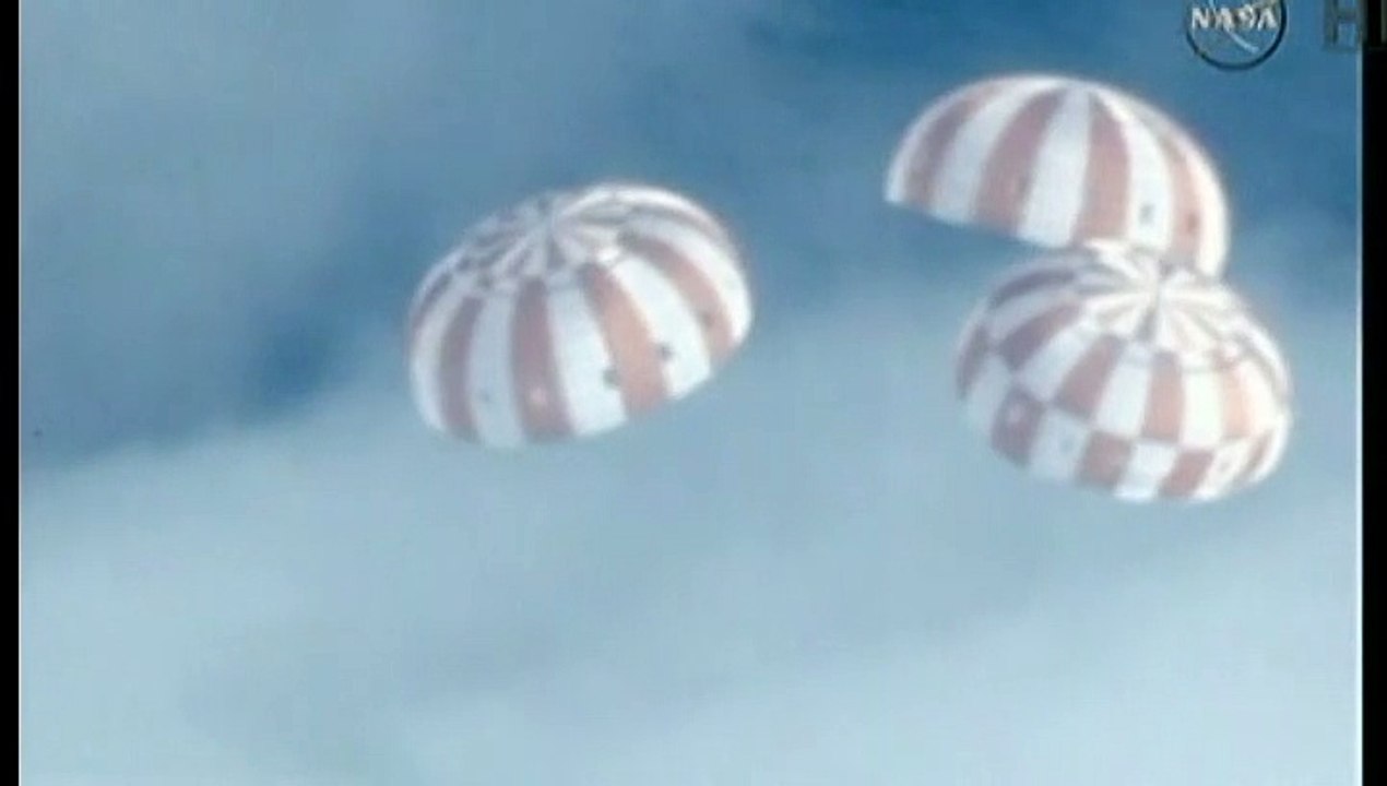 La capsule Orion amerrit en douceur dans le Pacifique