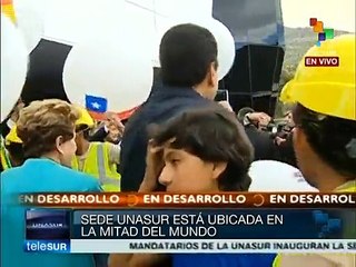 Miembros de UNASUR lanzan globos con banderas de sus países