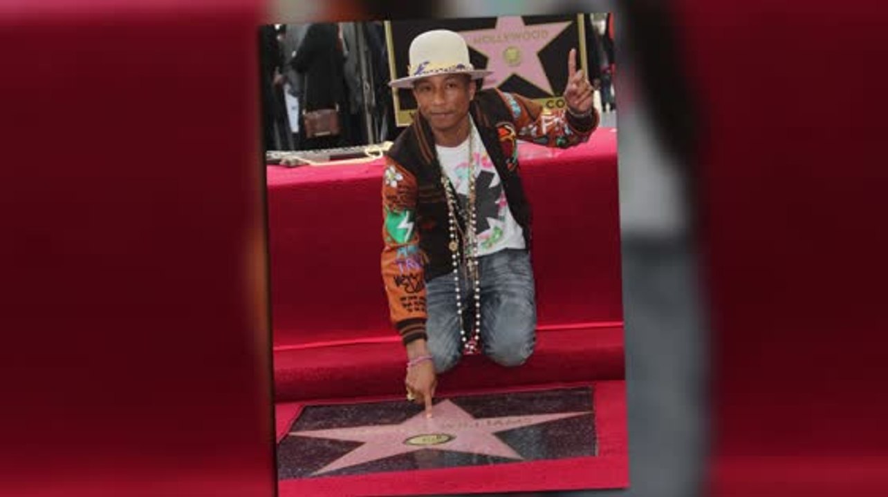 Pharrelll williams bekommt seinen stern auf dem hollywood walk of fame