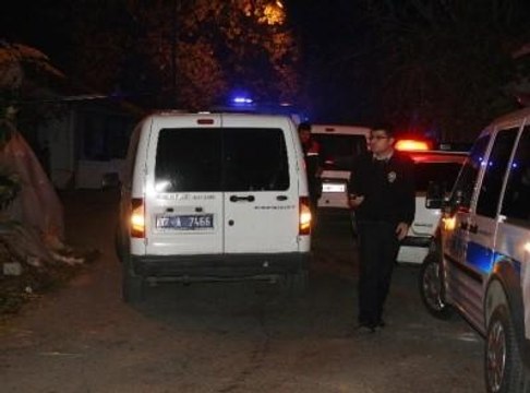 Kavgaya Müdahale Eden Polis Bıçakla Ağır Yaralandı