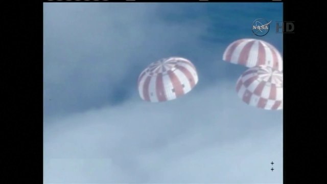 Orion Splashes Down in the Pacific Ocean