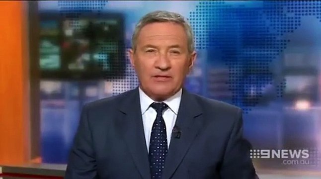 Distraught Sean Abbott leaves hospital surrounded by friends after learning the tragic news of Phillip Hughes' death - Daily Mail Online