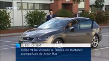 El Rey conduce a Mas por la fábrica de Seat en Martorell