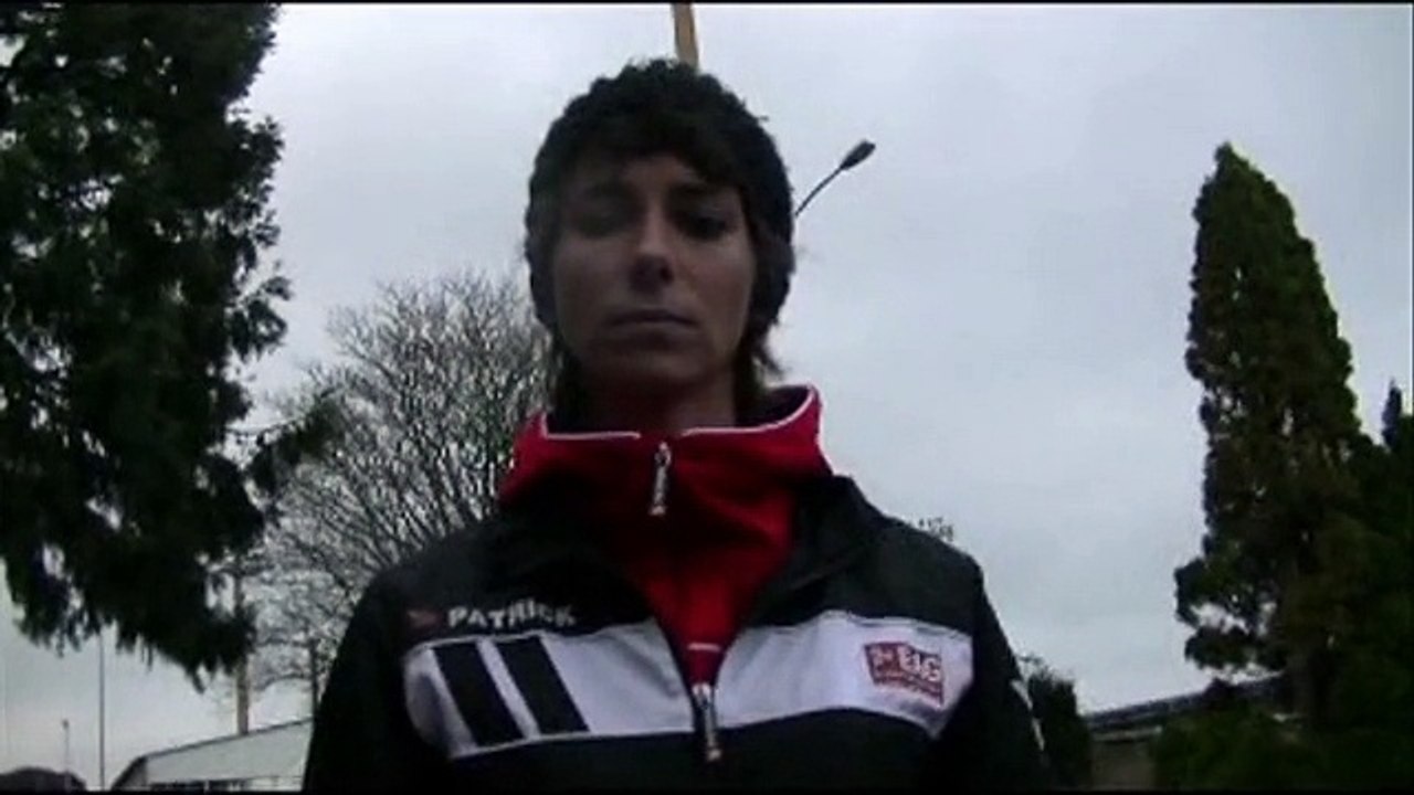 Ellie Hamon (E.A. Guingamp) interviewée par Christian Estevez après la victoire, sur son terrain, face à l'ASPTT Albi, le 30/11/14.