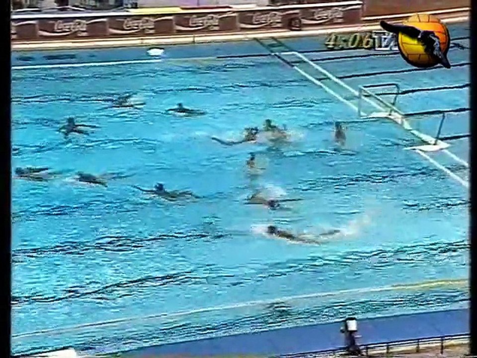 Hand in Face Pino Forzio vs Jordi Sans water polo