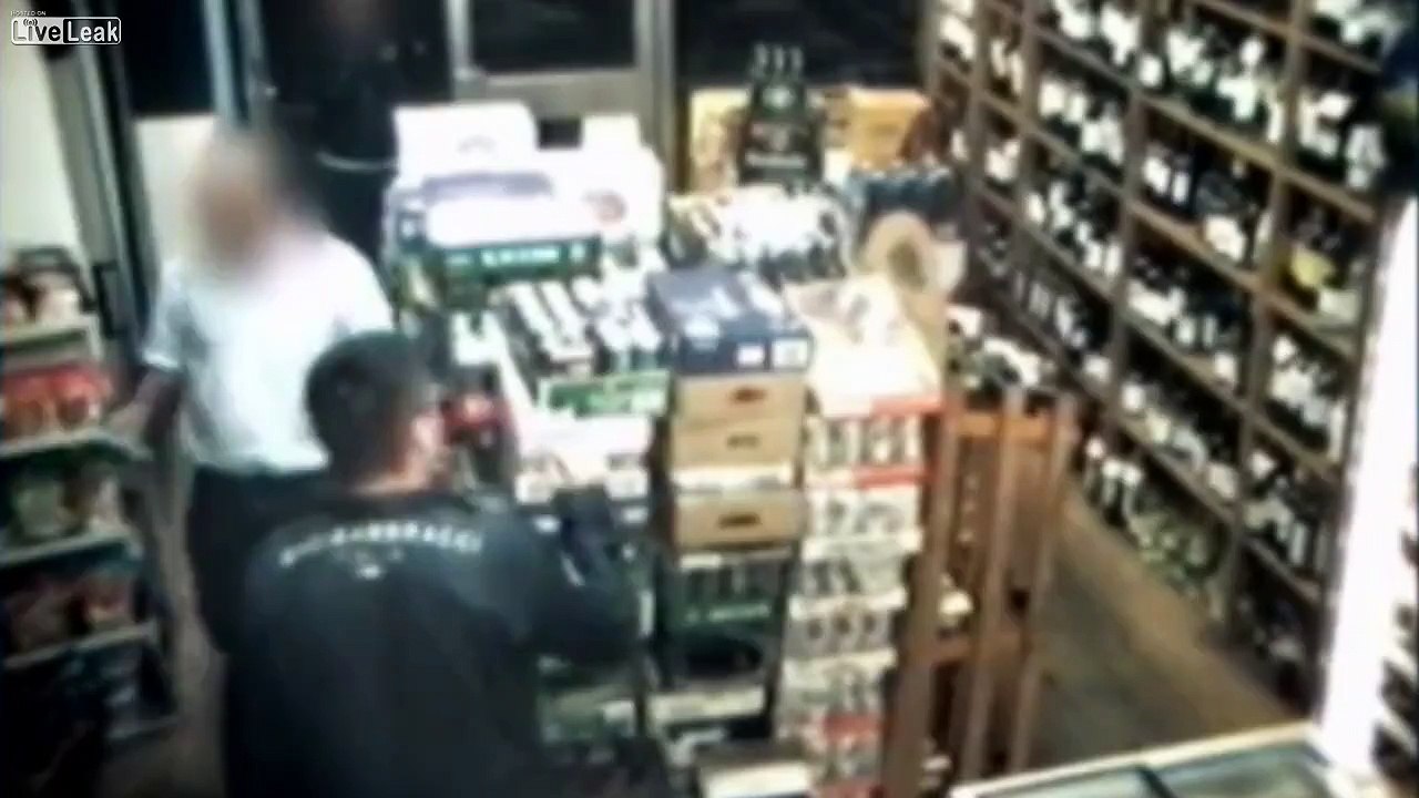 First time hypnotist thief is caught on camera