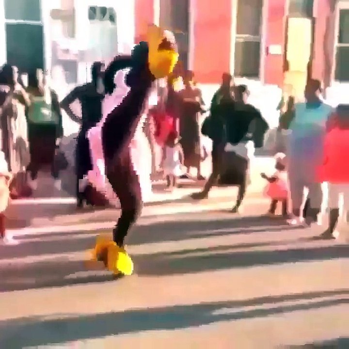 Mickey Mouse Vs Lady Dance