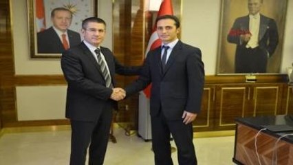 Bakan Canikli, 'Zehirli' Ayakkabıları Tespit Eden 2 Personeli Tebrik Etti