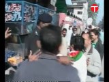 PTI supporters chanting 'Go Nawaz go' slogans ahead of Imran's arrival in Lahore