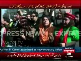 PTI and PMLN worker Clash at Lahore High Court and Chant 
