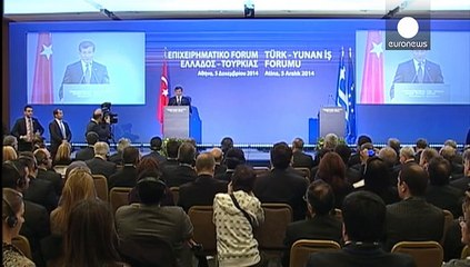 El turco Davutoglu viaja a Atenas para rebajar tensión con Grecia