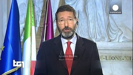 Calls on Rome administration to step down over corruption allegations.