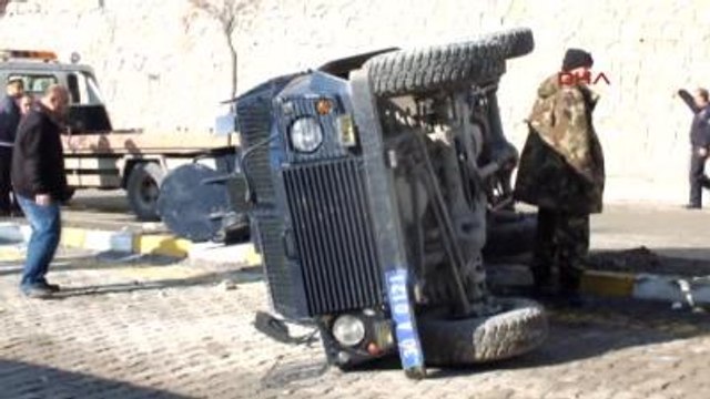 Hakkari'de Polis Aracı 'Akrep' Kaza Yaptı1 Polis Hafif Yaralandı