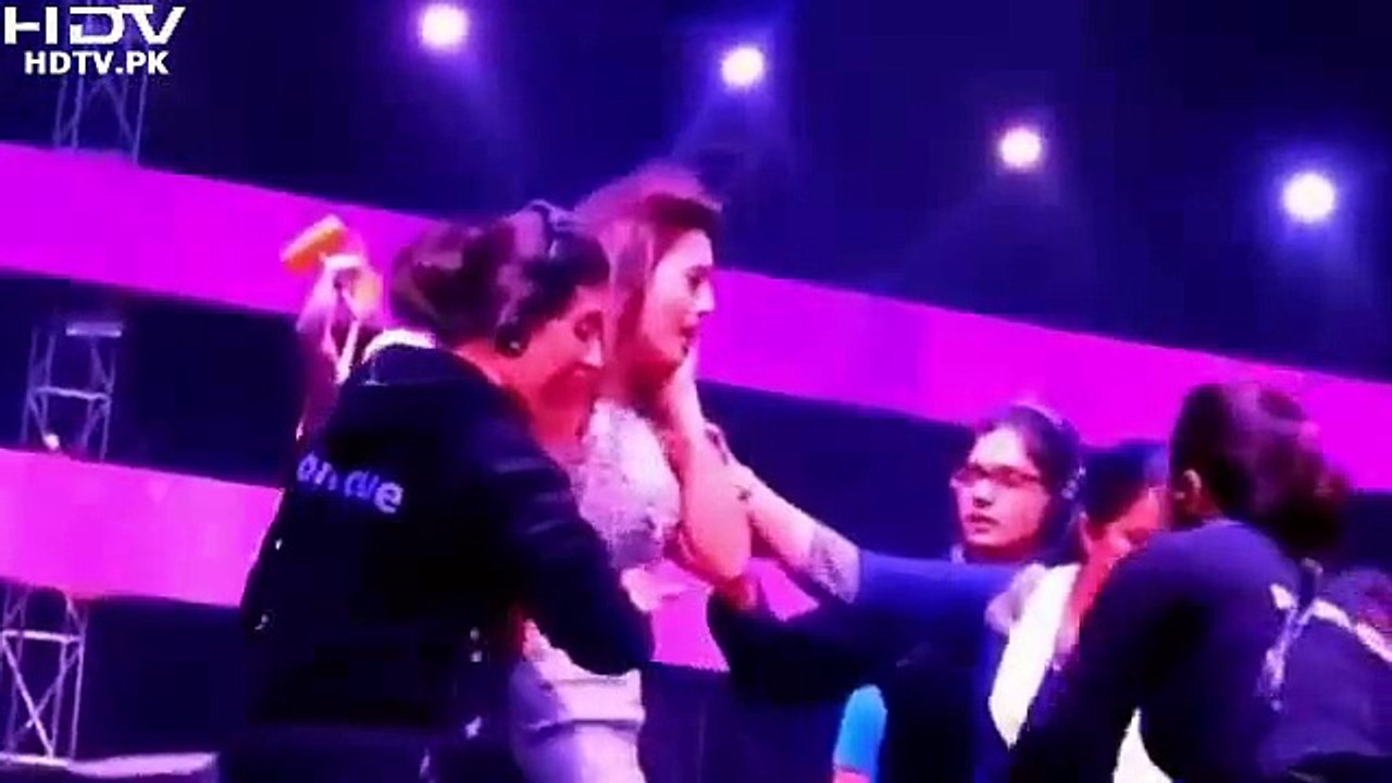 Gohar khan Slapped by a Boy