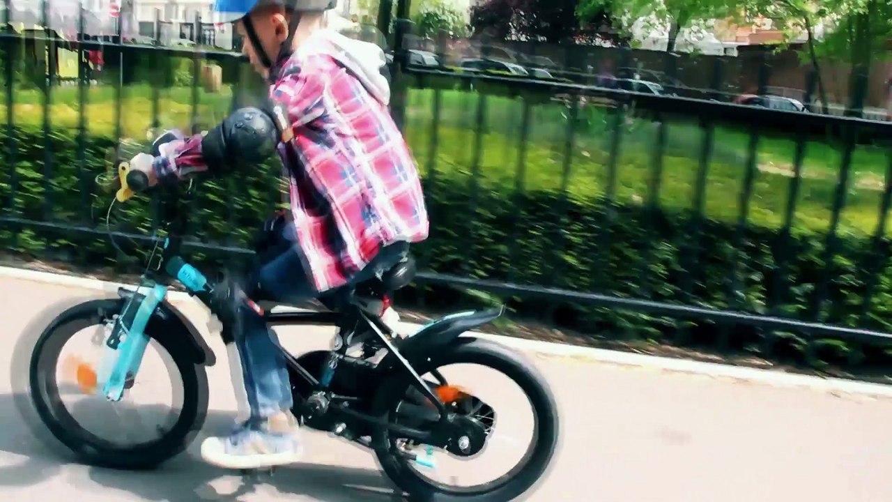 The Sly and Co - She turns around me