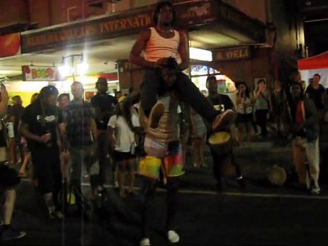 Melbourne St kilda festival man carrys people - Amazing Busker
