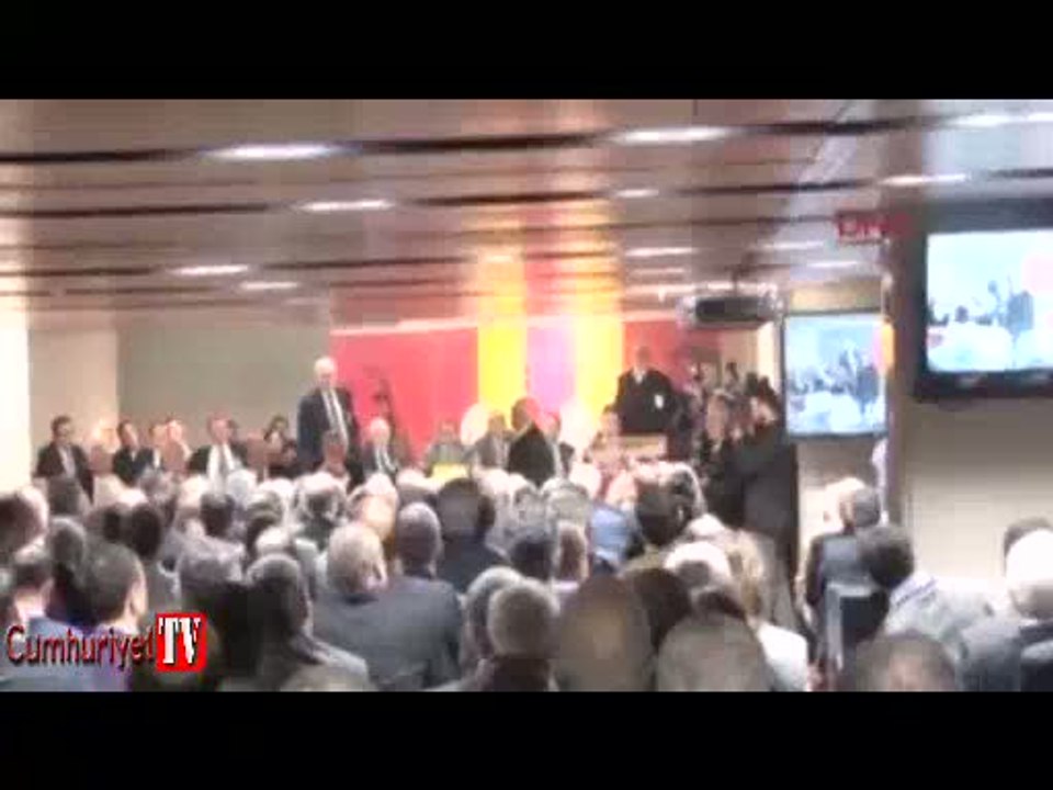 Galatasaray Genel Kurulu'nda gergin anlar
