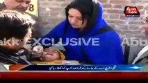 PMLN Female MPA doing Photo Shoot Of Polio Vaccination In Faisalabad