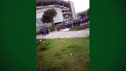 Operários deixam Engenhão após choque de placas de ferro