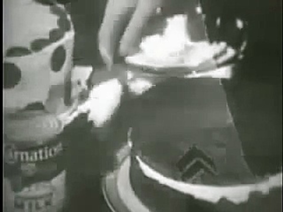 VINTAGE 1954 CARNATION MILK AD ~ GRACIE ALLEN BAKES A CAKE UNLIKELY SHE DID THIS IN REAL LIFE