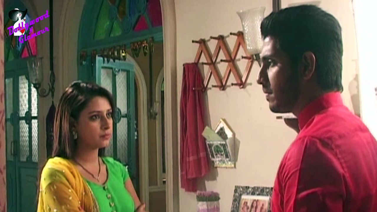 On Location of TV Serial ‘Hum Hai Na’- Sagarika complains to Bunty of Mom’s interference