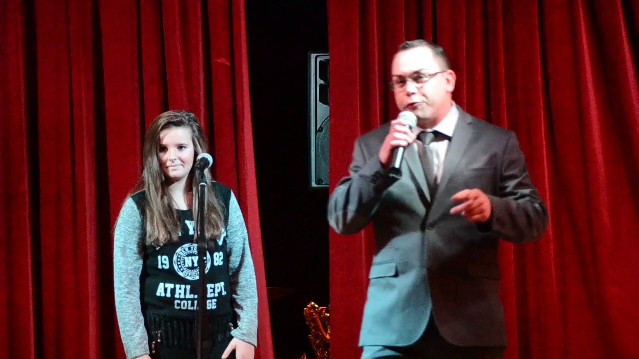 Lola Reva chante "sauter sur la terre" 05 12 2014