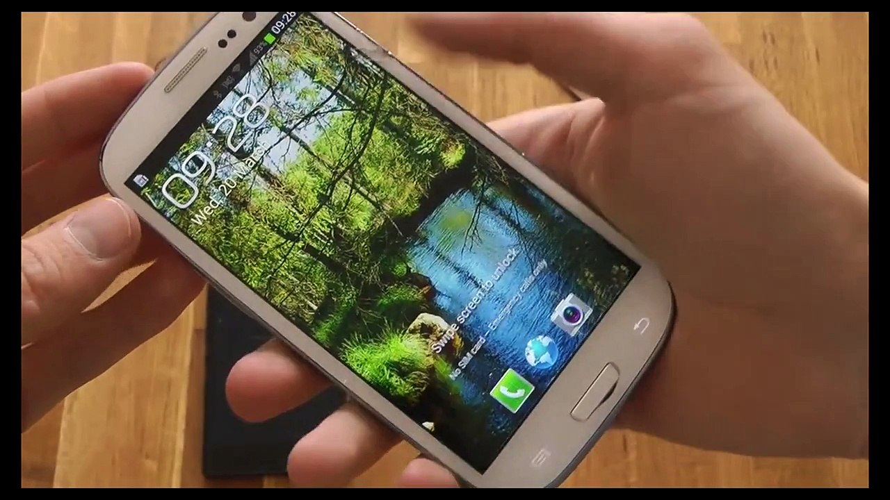 Sony Xperia Z vs. Samsung Galaxy S3 - Knife Screen Scratch Test