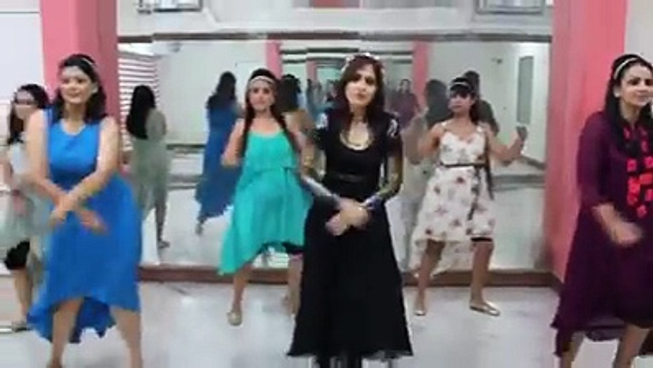 Desi Girls Dance On BABY DOLL ROCKING