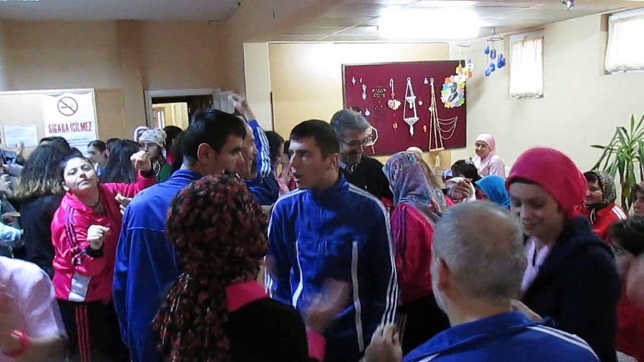 MYO OKULU ÖĞRENCİLERİNDEN MÜZİK ZİYAFETİ