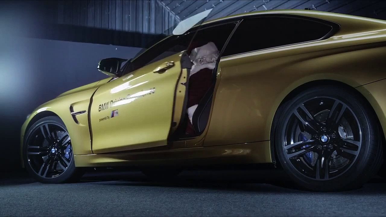 BMW_M4_-_Santa_s_new_ride