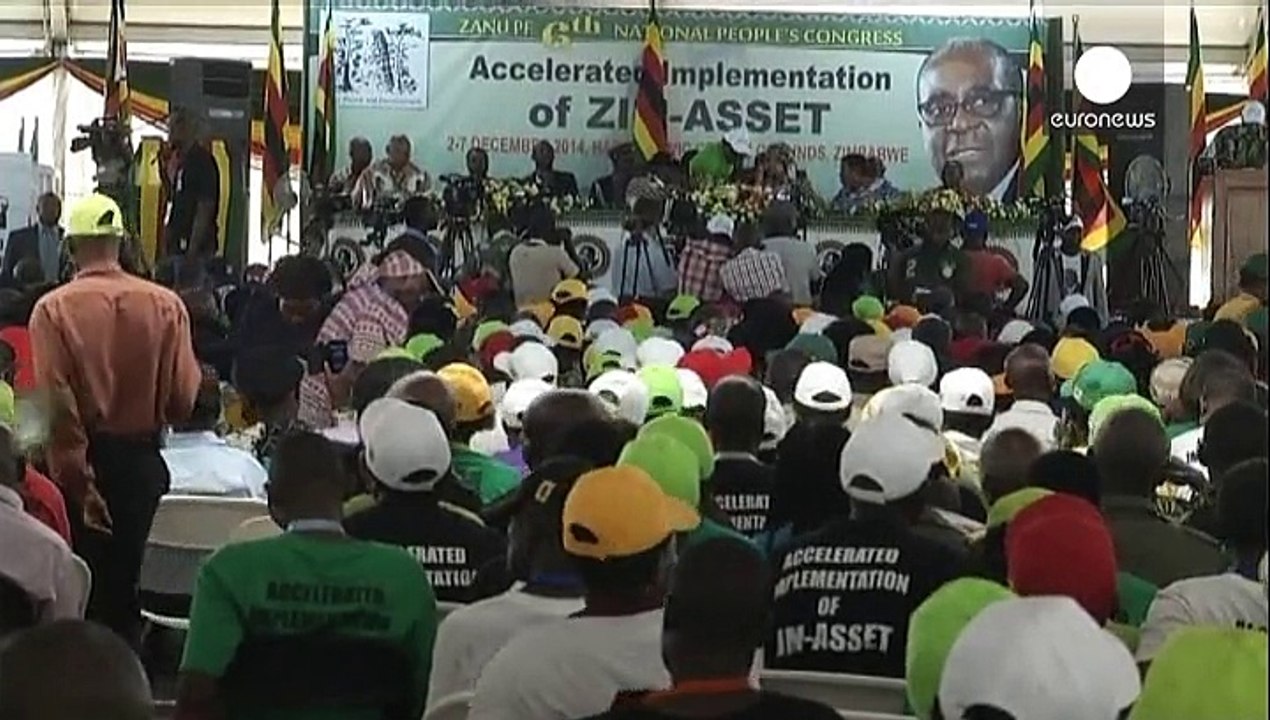 Mugabe dallo Zimbabwe: "Resto finché posso, poi ci sarà mia moglie"
