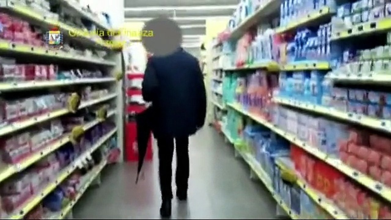 Arezzo - Scoperto falso cieco (06.12.14)