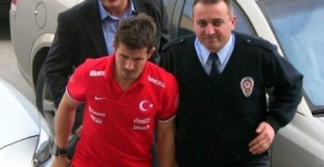 Emre Belözoğlu "Hileli Satın Alma" Nedeniyle Mahkemelik Oldu