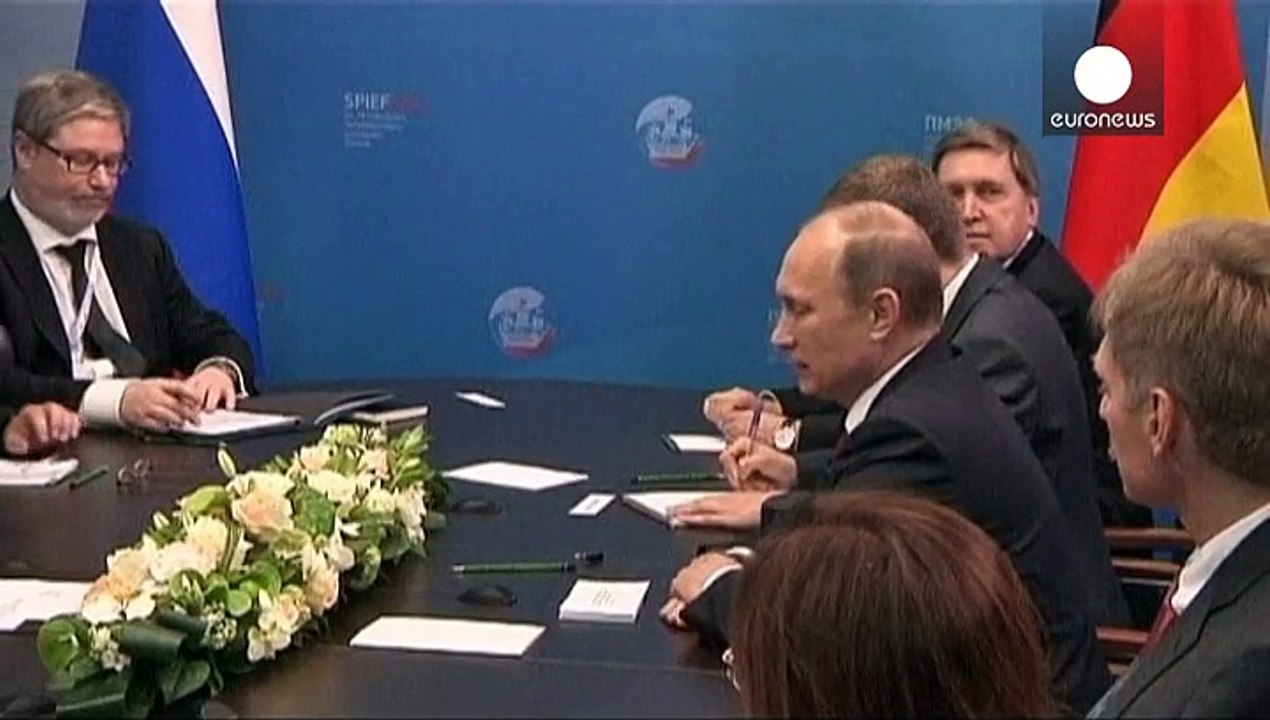 Merkel Putin'i Doğu Avrupa ülkelerine engel olmakla suçladı