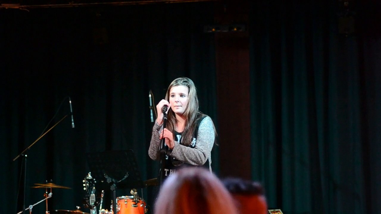 Lola Reva chante "a corps perdu et fin" 05 12 2014