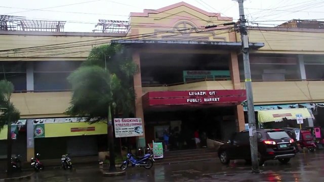 Tufão mata pelo menos duas pessoas nas Filipinas